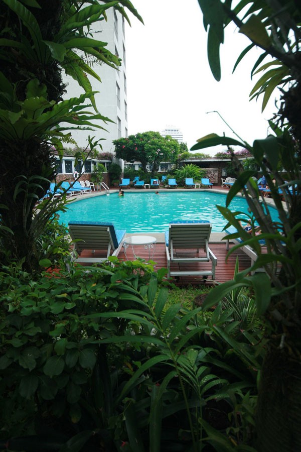 piscina hotel montien