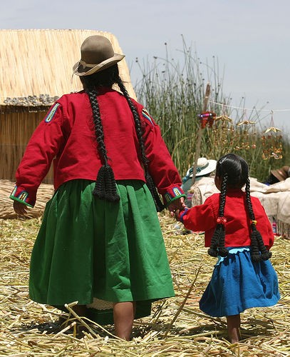 madre e hija de Uros by refractor madre e hija de Uros by refractor