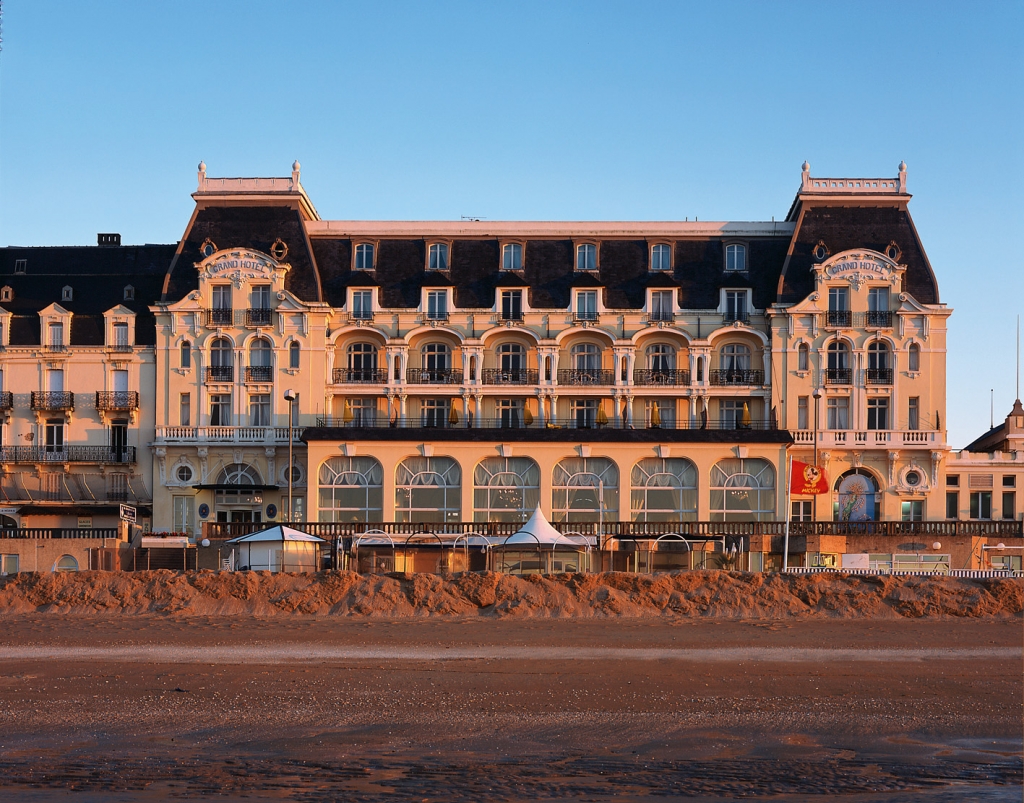 exterior del Grand Hotel de Cabourg TAGS: